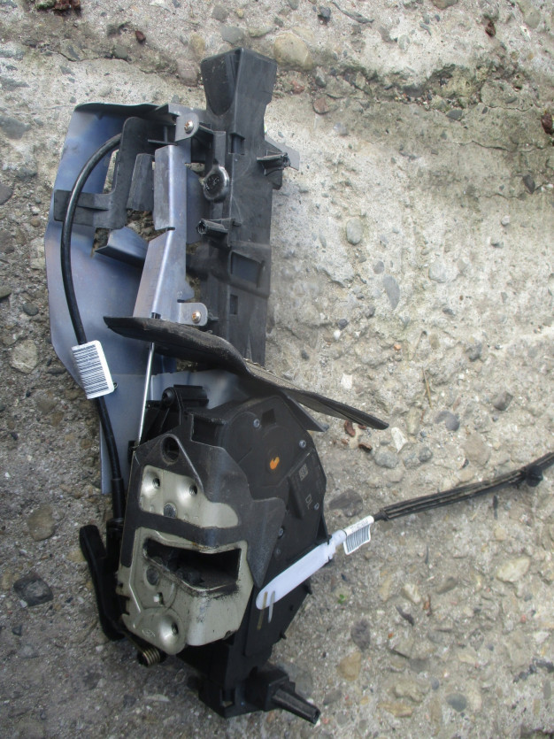 TAURONE CONNECT MK2 ZAMEK DRZWI LEWY PRZÓD 8PIN