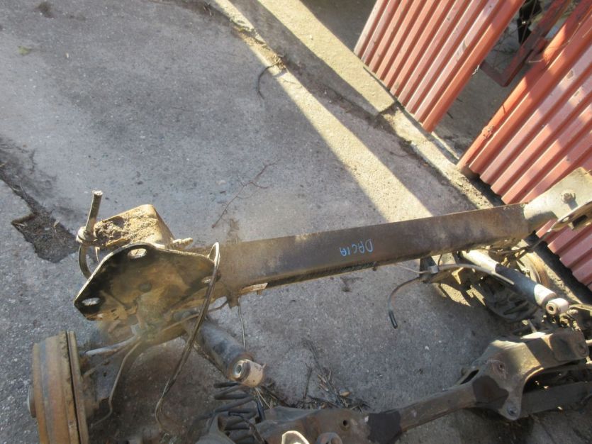 DACIA DOKKER 18R. OŚ BELKA TYŁ