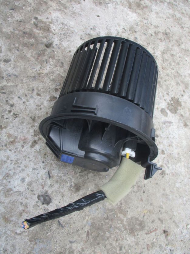 NISSAN JUKE 1.6 WENTYLATOR DMUCHAWA T1015019K