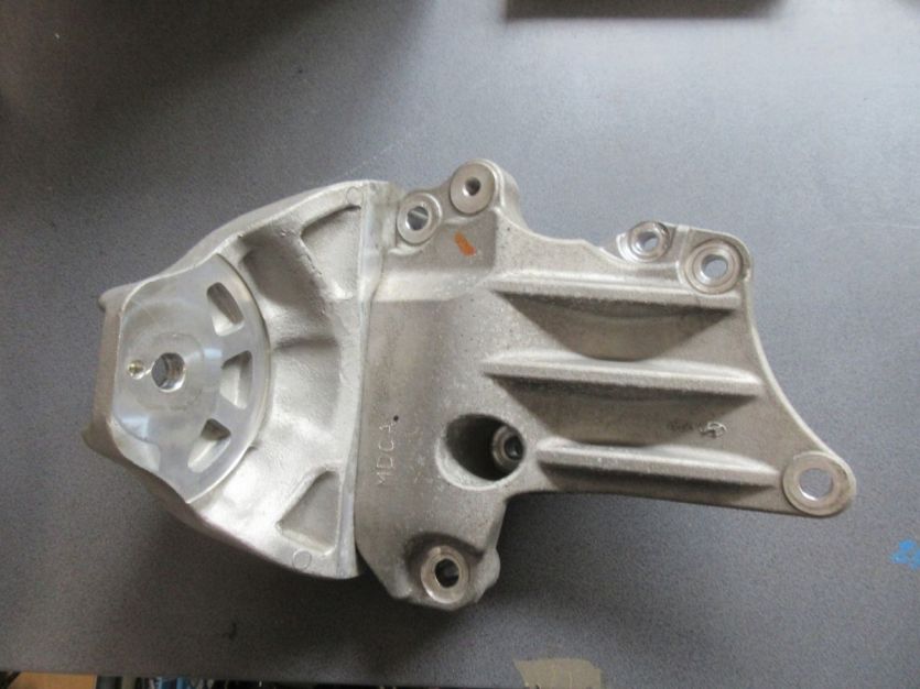 KIA optima IV 2.4 17 R. łapa silnika