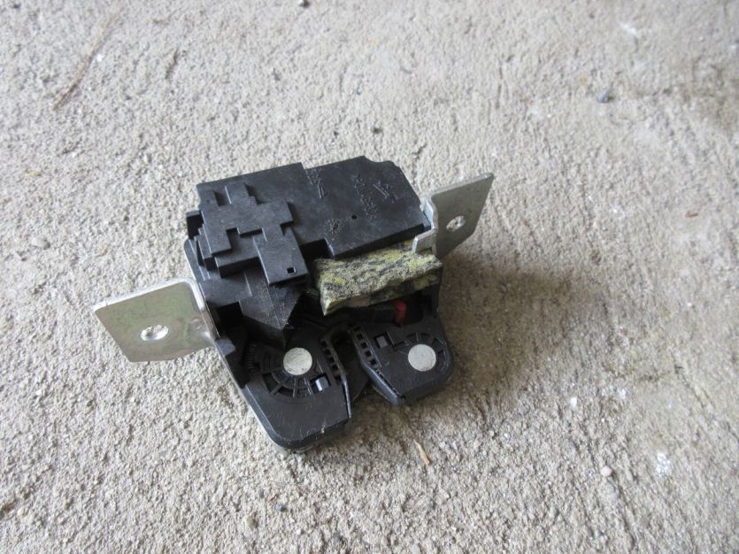 B-KLASA LIFT W245 ZAMEK KLAPY BAGAZNIKA 3PIN