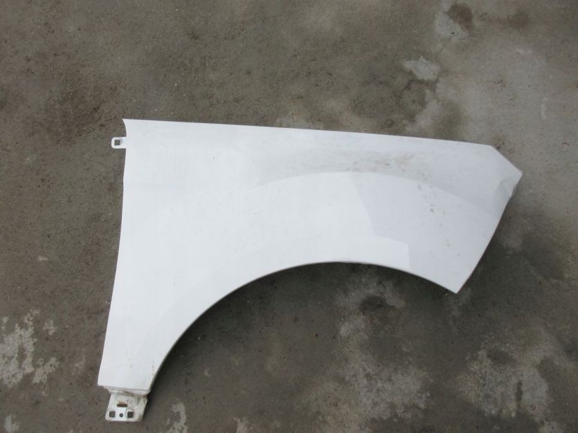 ECOSPORT MK2 II LIFT 19 R. BŁOTNIK PRAWY PRZÓD