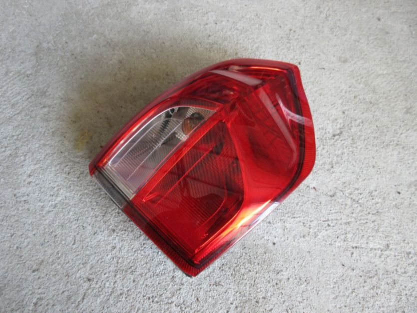 ECOSPORT II LIFT LAMPA PRAWY TYŁ