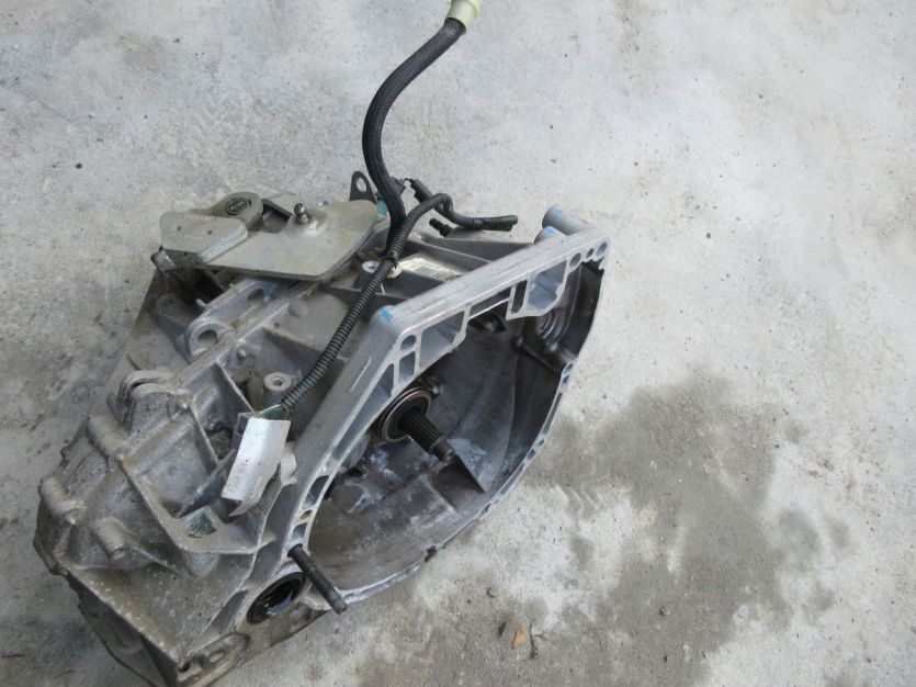 DUSTER LIFT 1.2 TCE SKRZYNIA BIEGÓW 2WD LT4B082