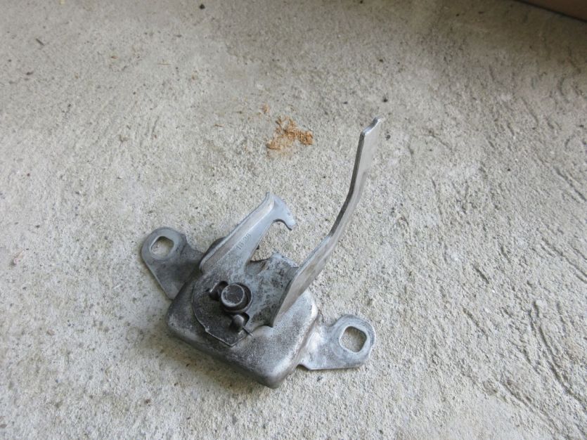 DUSTER I LIFT ZAMEK MASKI