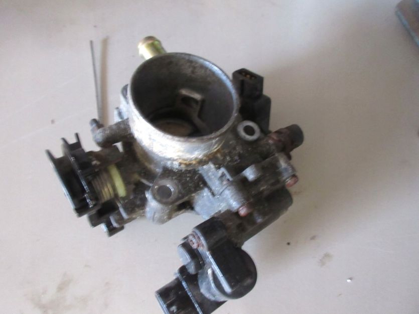 COROLLA e11 lift 99-02 1.4 16V VVTI PRZEPUSTNICA