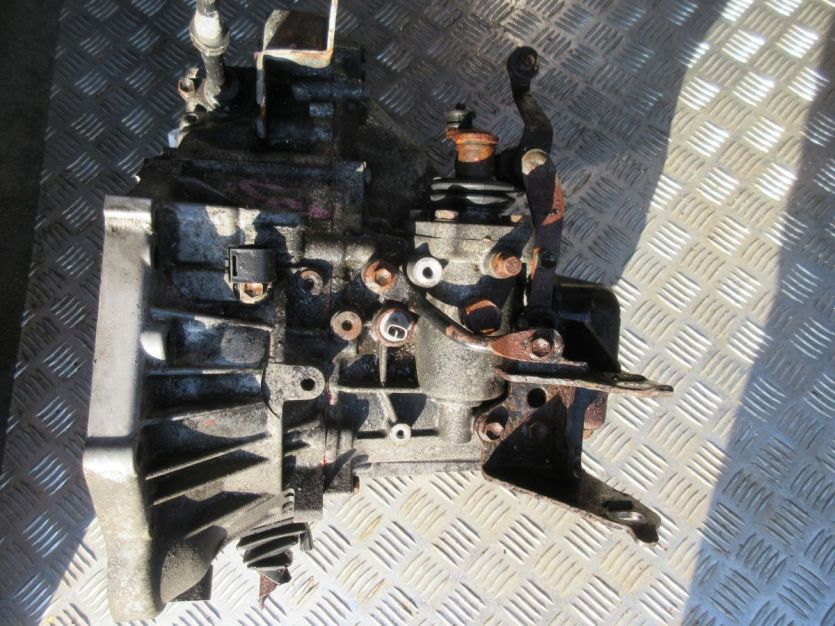 COROLLA e11 lift 99-02 1.4 16V VVTI SKRZYNIA