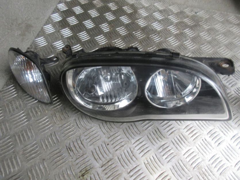 COROLLA e11 lift 99-02 3d LAMPA PRAWY PRZÓD