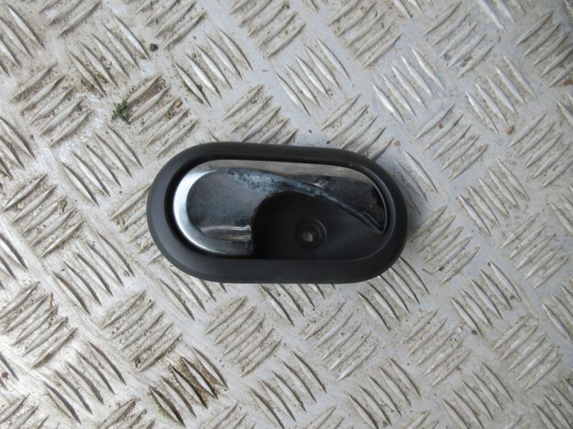 DACIA DUSTER I LIFT klamka PRAWY przód