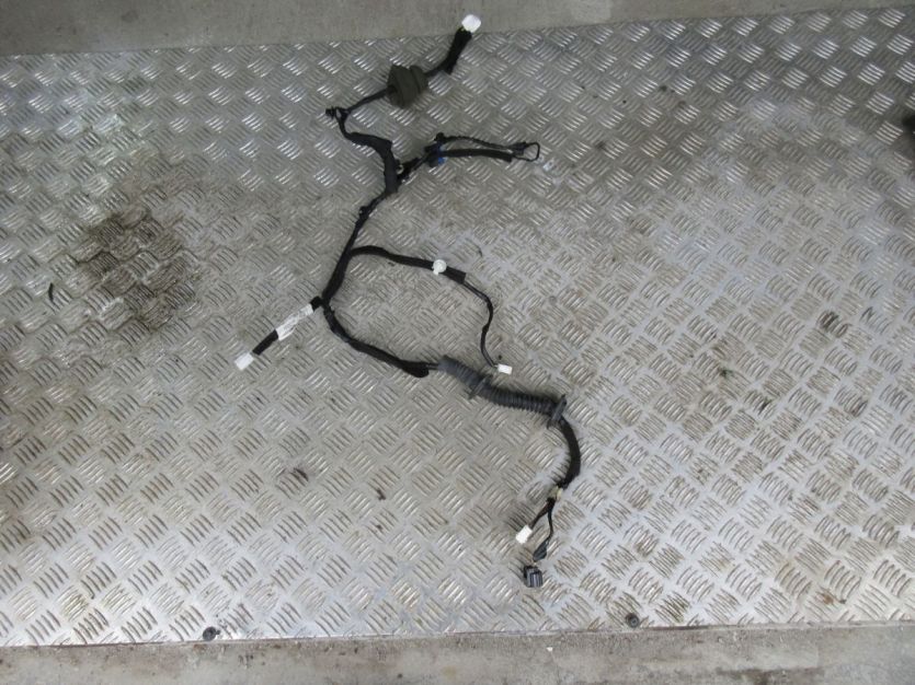 DACIA DUSTER I LIFT WIĄZKA DRZWI LEWY PRZÓD