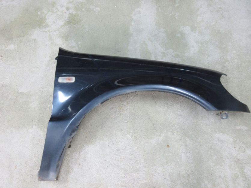 MERCEDES ML W163 BŁOTNIK PRAWY