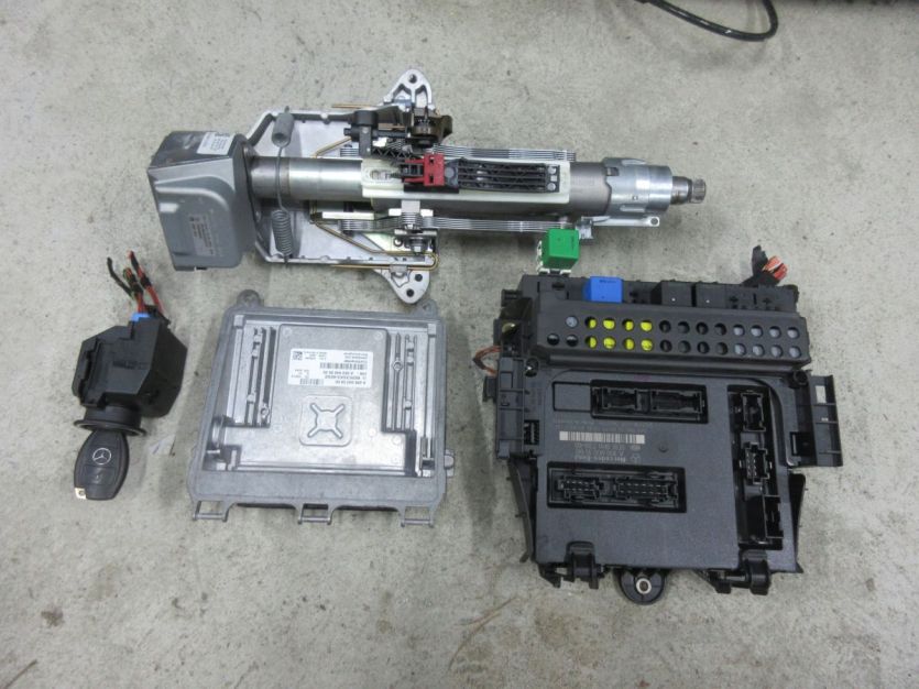 MERCEDES B-KLASA W245 1.7 komputer A2669000900