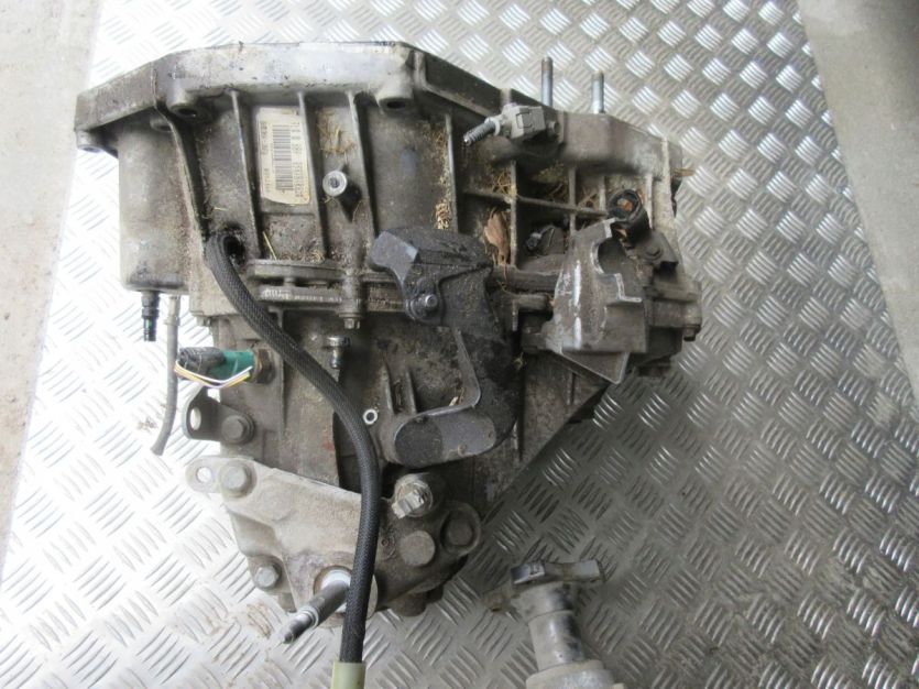 DACIA DUSTER 1.6 4X4 SKRZYNIA LT8B007