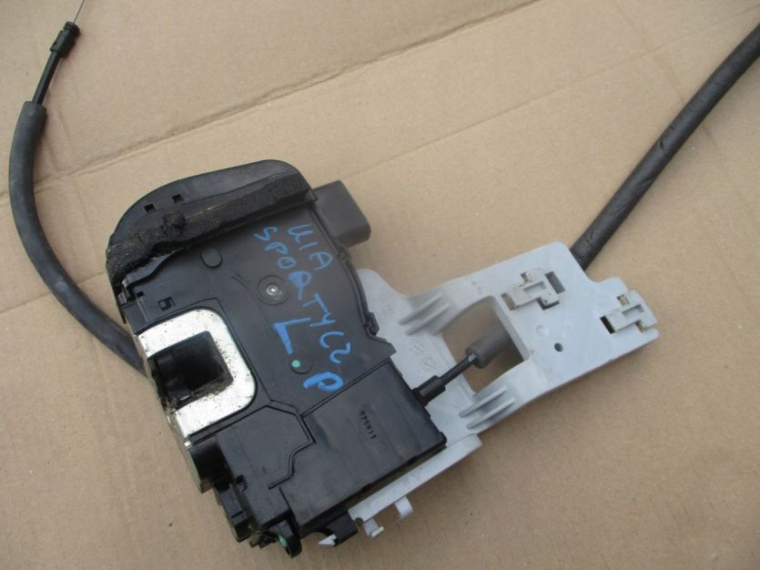 KIA SPORTAGE III ZAMEK LEWY PRZÓD 81310-3U000