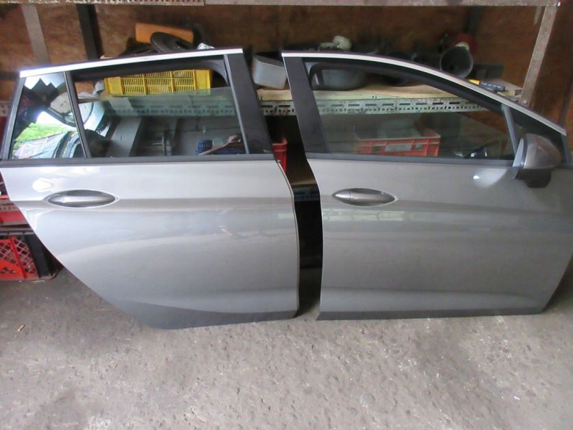 ASTRA K V KOMBI DRZWI PRAWY TYŁ Z41W