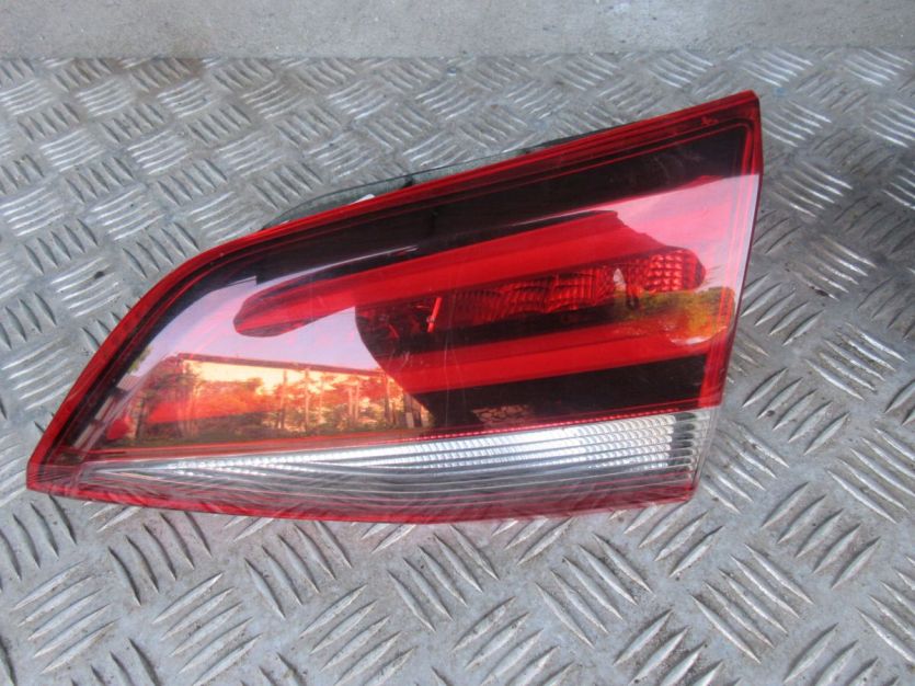 ASTRA K V KOMBI LAMPA PRAWY TYŁ W KLAPE 39032041