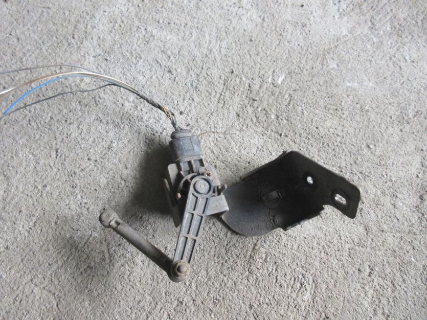 HYUNDAI IX35 LIFT CZUJNIK WYSOKOSCI REGUKACJI LAMP