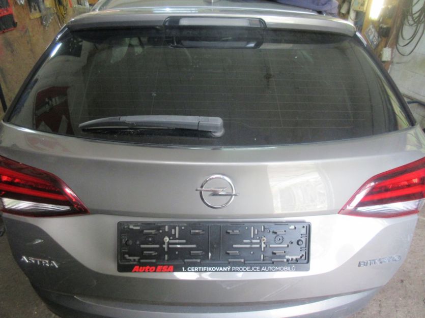 OPEL ASTRA K V KOMBI 2016 KLAPA BAGAŻNIKA Z41W