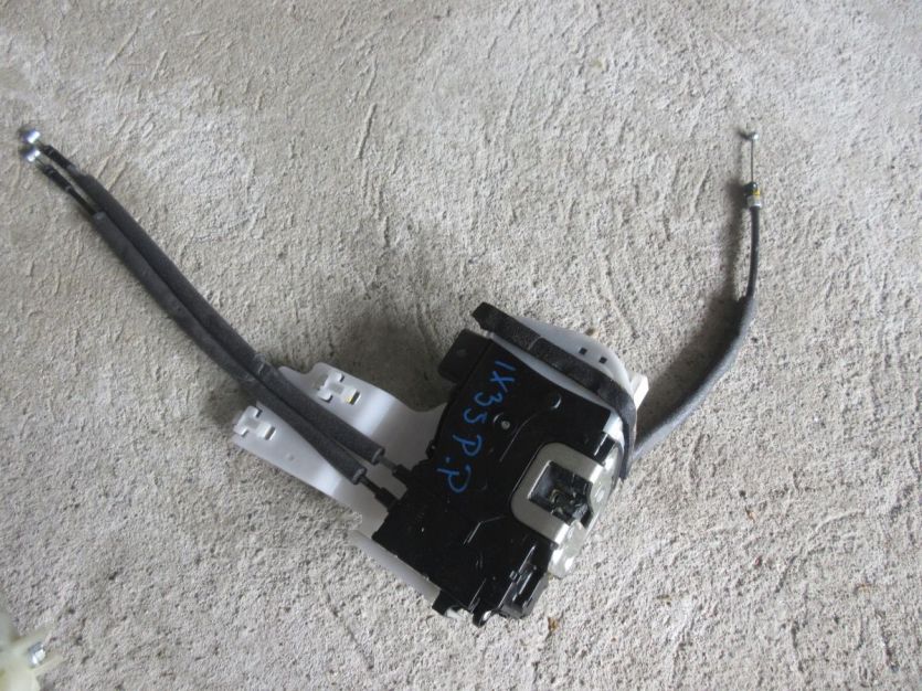 IX35 LIFT ZAMEK DRZWI PRAWY PRAÓD 81320-2Y000