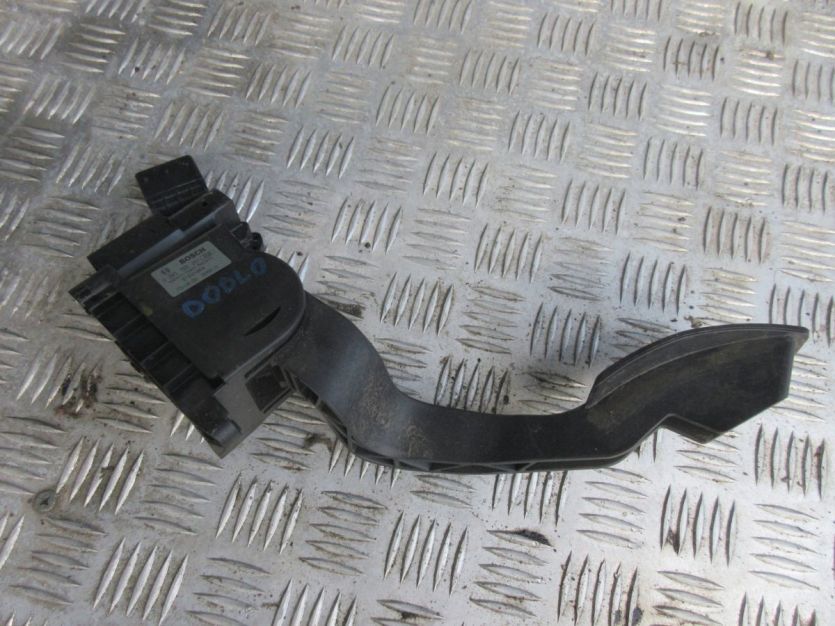 FIAT DOBLO II 2011 R. PEDAŁ GAZU 51831864