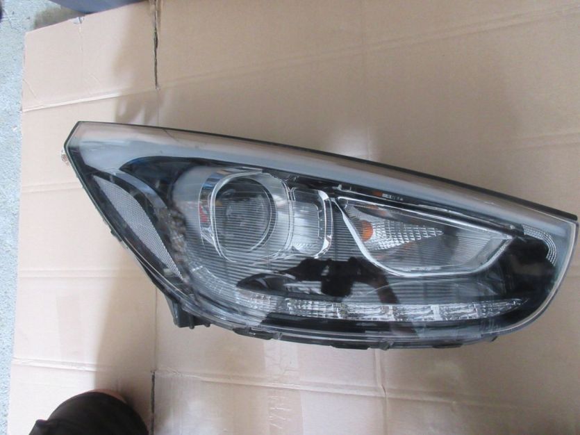 HYUNDAI IX35 LIFT LAMPA PRAWA XENON LED 921022SXXX