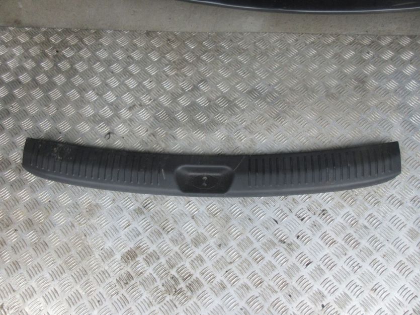 HYUNDAI H-1 II 10 R. 2.5 CRDI OSŁONA PASA TYŁ