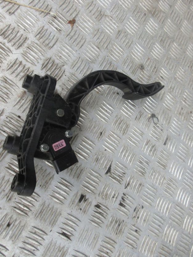 HYUNDAI H-1 II 10 R. 2.5 PEDAŁ GAZU 35190-4X601