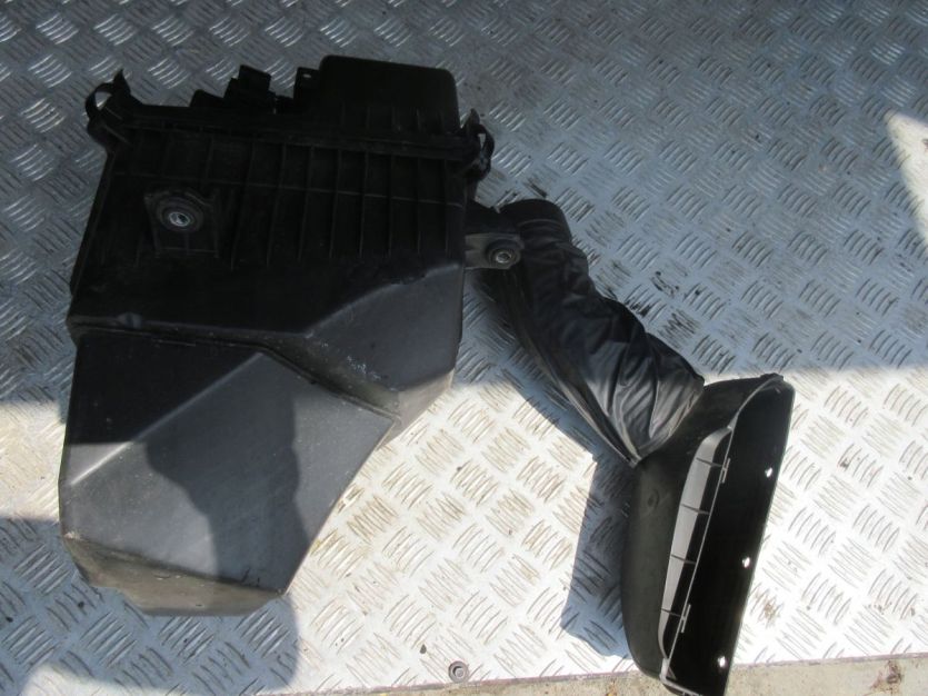 HYUNDAI H-1 II 10 R. 2.5 CRDI OBUDOWA FILTRA