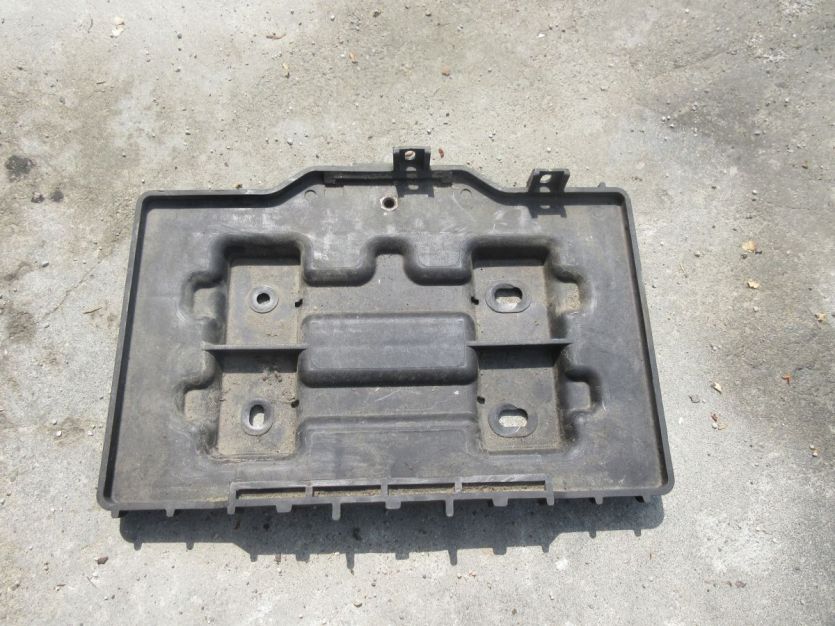 HYUNDAI H-1 II 2010 R. PODSTAWA AKUMULATORA