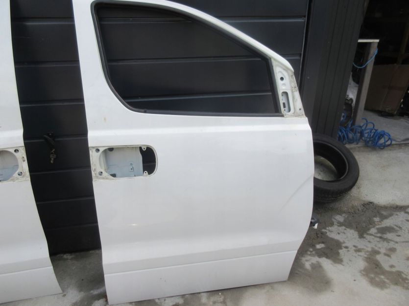 HYUNDAI H-1 II 10 R. DRZWI PRAWY PRZÓD