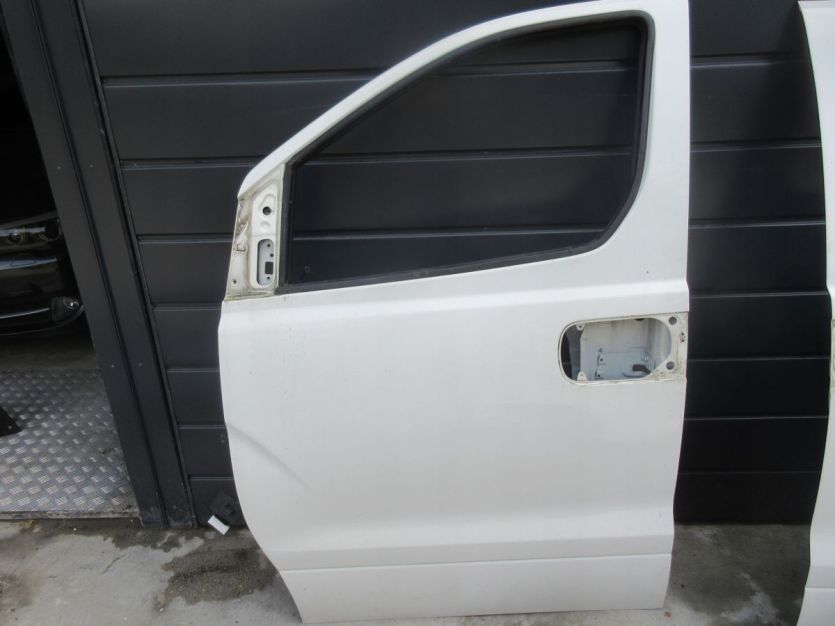 HYUNDAI H-1 II 10 R. DRZWI LEWY PRZÓD