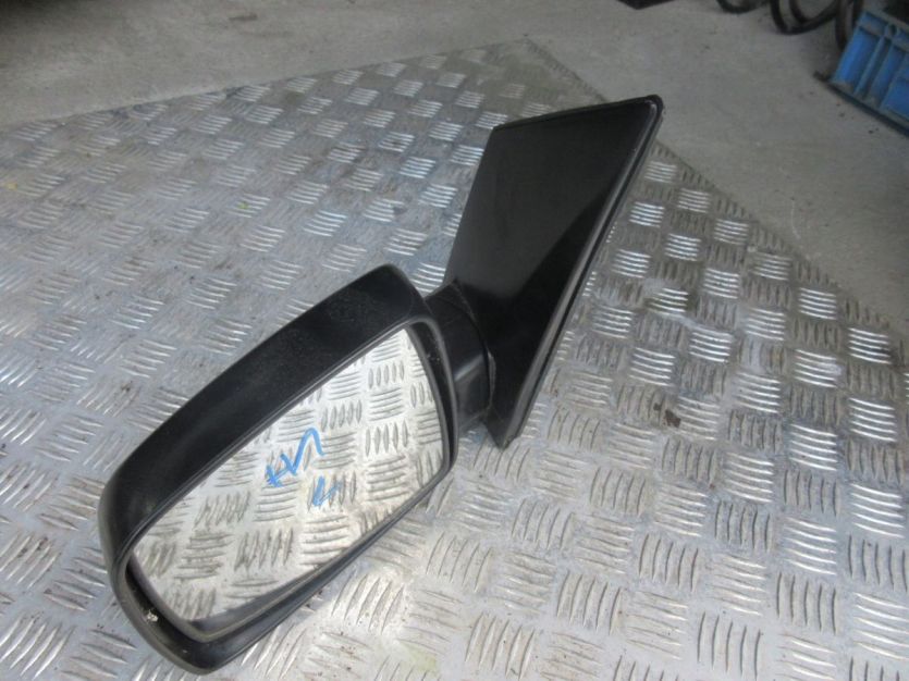 HYUNDAI H-1 II 2010 R. LUSTERKO LEWE 5PIN