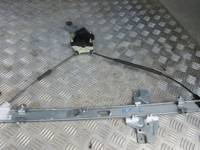 HYUNDAI H-1 II 10 R. MECHANIZM SZYBY LEWY PRZÓD