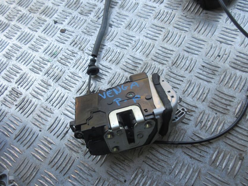 KIA VENGA ZAMEK PRAWY PRZÓD 81320-1P020