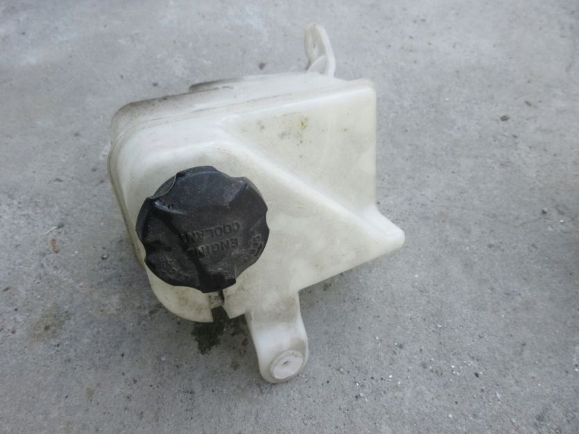 KIA VENGA 1.4 ZBIORNICZEK WYRÓWNAWCZY