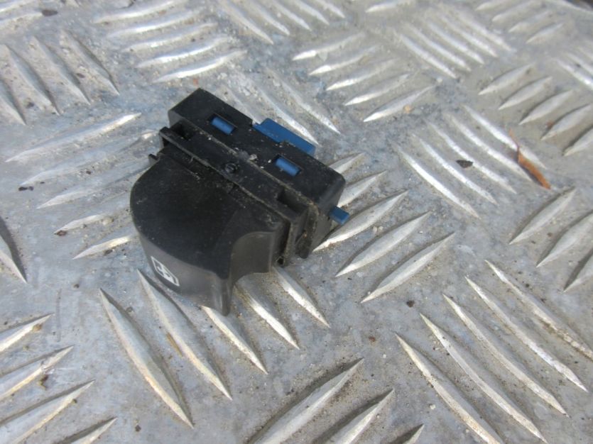 FIAT DOBLO II 10 R. PRZEŁACZNIK SZYBY PRAWY PRZÓD