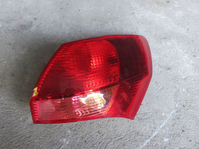 KIA VENGA lampa PRAWY tył 92402-1P000