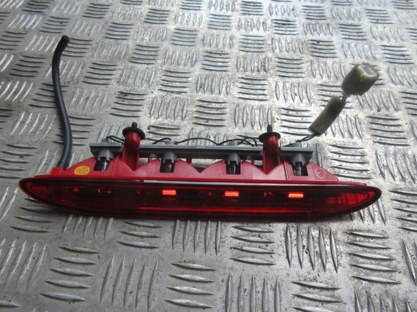 KIA VENGA STOP Z KLAPY TRZECI STOP 92700-1P0