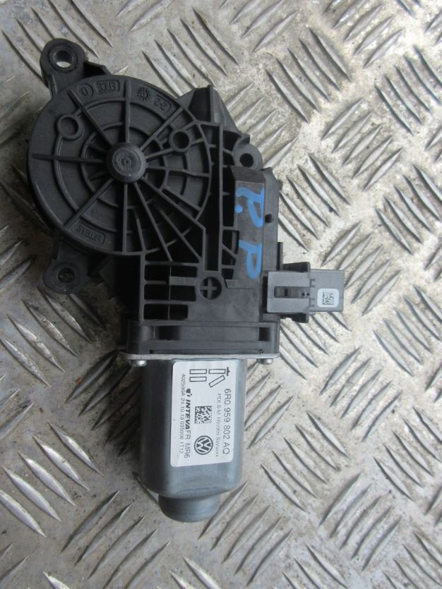 ROOMSTER LIFT SILNICZEK SZYBY PRAWY 6R0959802AQ