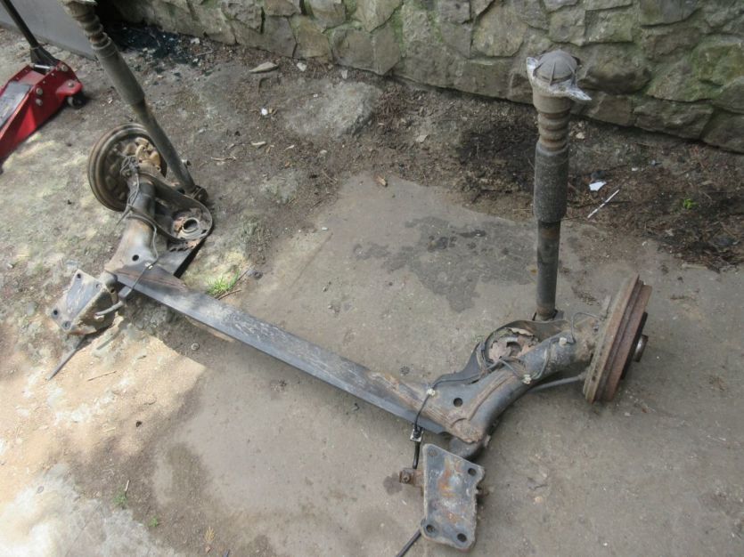 ROOMSTER LIFT 1.2 tsi OŚ TYŁ TYLNA