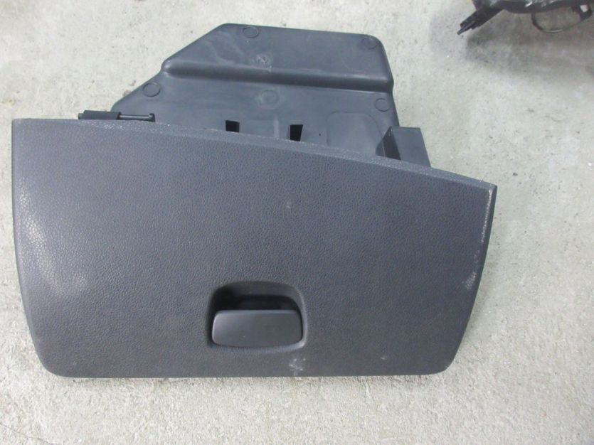 DACIA LODGY SCHOWEK PASAŻERA