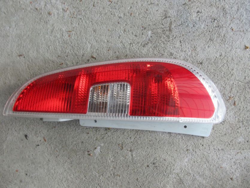 SKODA ROOMSTER LIFT LAMPA PRAWY TYŁ 5J7945096