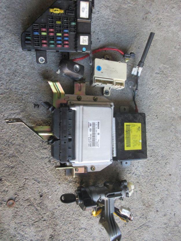 SPORTAGE II 04-09 2.0 CRDI KOMPUTER 39104-27400