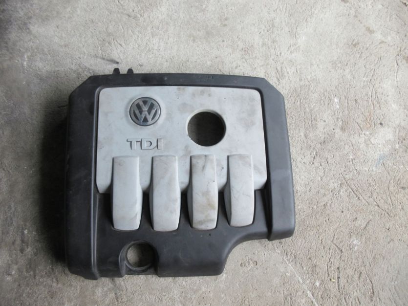 PASSAT B6 2.0 TDI POKRYWA NA SILNIK SILNIKA