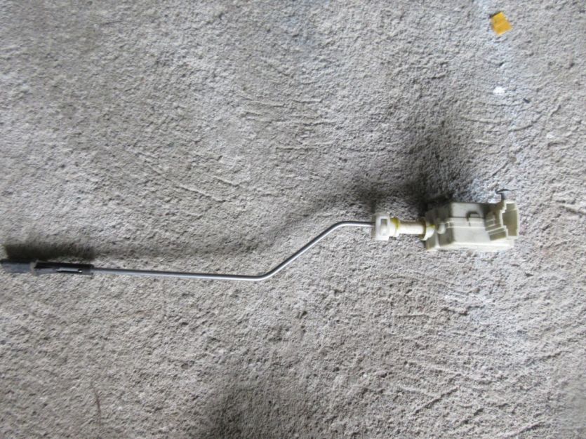 PASSAT B6 2.0 silniczek klapki paliwa 3C0810773