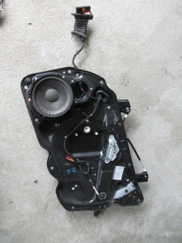 PASSAT B6 MECHANIZM SZYBY PRAWY PRZÓD