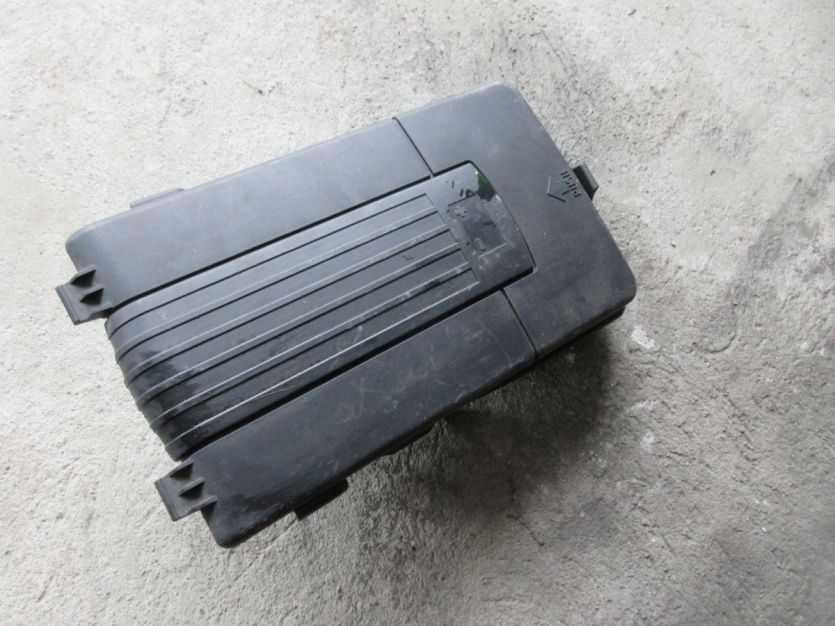 PASSAT B6 2.0 TDI OBUDOWA AKUMULATORA