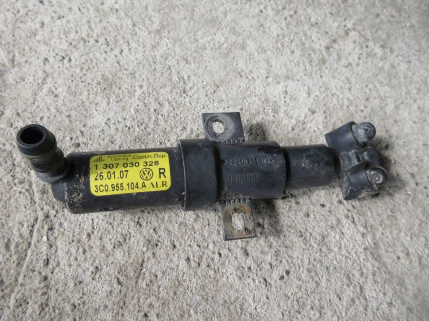 PASSAT B6 SPRYSKIWACZ PRAWY