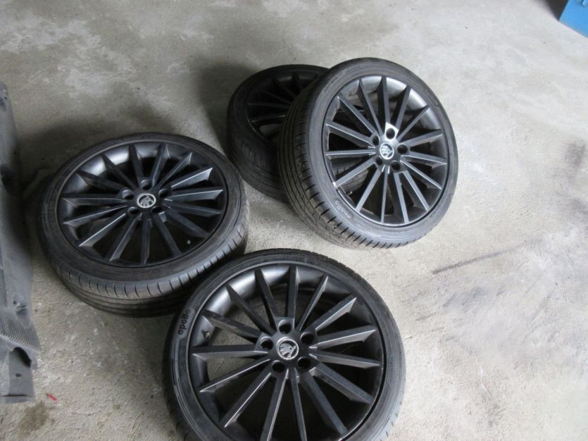 OCTAVIA III KOŁA FELGI 18 5E0601025AF ET51 5X112