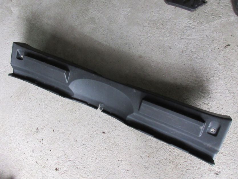 QASHQAI J11 LIFT OSŁONA PASA TYŁ